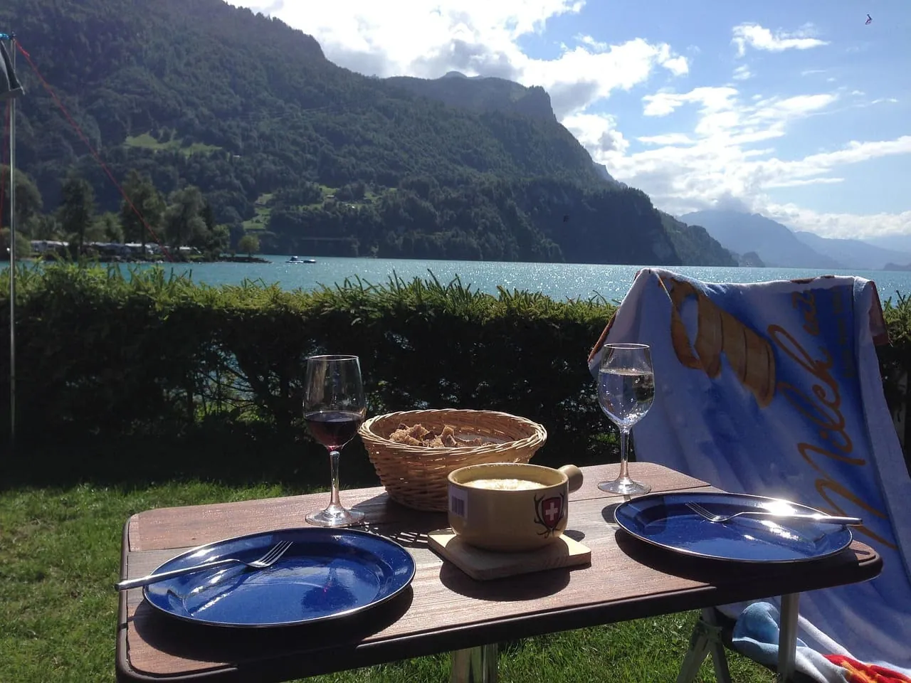 What local foods should I try in Zurich